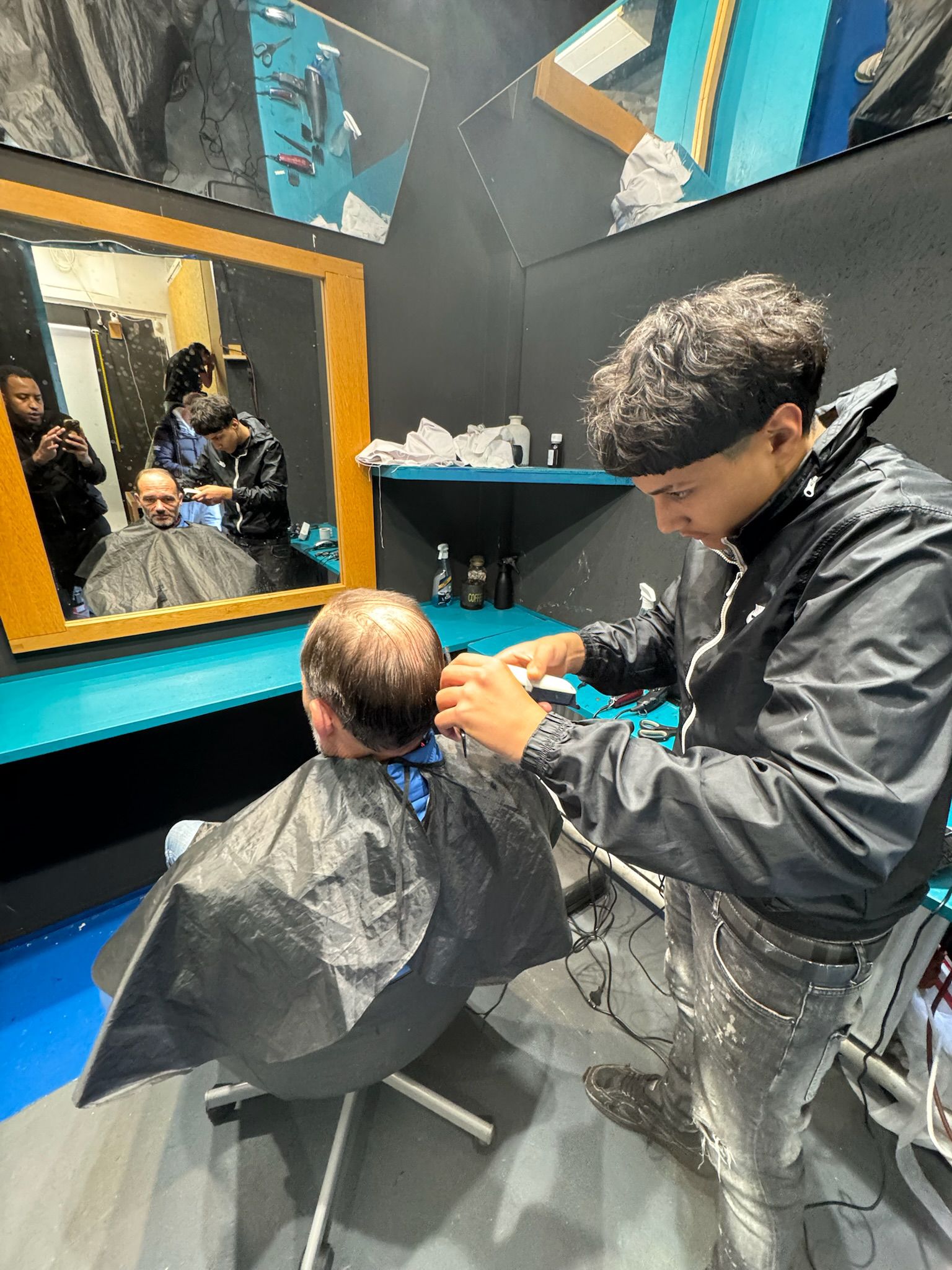 Jongere leert knippen in barbershop via Samen Omhoog